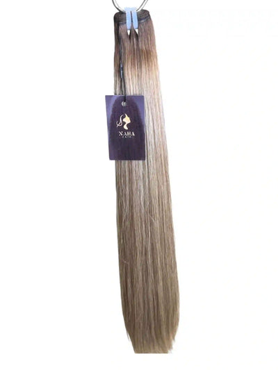 alt="Extensions Cheveux Lisses NahaHair – Châtain Très Clair Blond Cendré #4/60, texture naturelle premium"