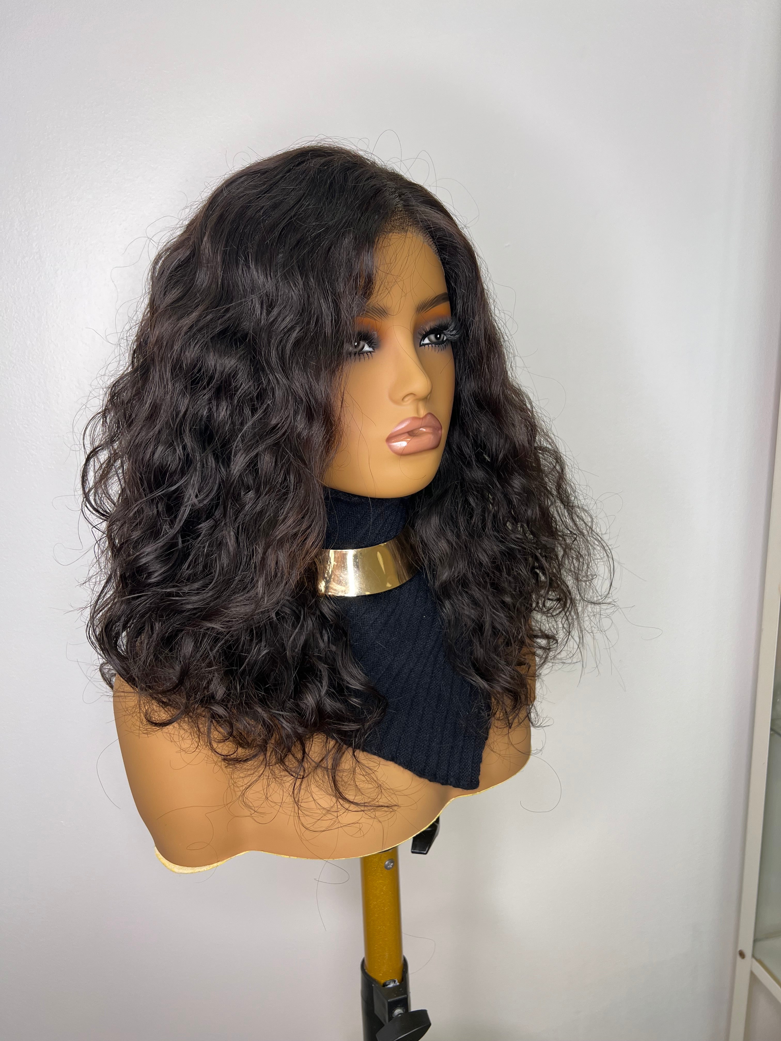 Perruque CECILIA – Cheveux Naturels & Élégance Intemporelle