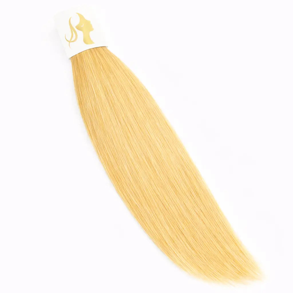 extensions 100% cheveux vierges Raw Hair en blond miel #16. Cette teinte dorée chaleureuse apporte éclat et sophistication pour un effet ensoleillé toute l'année.