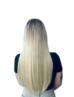 Sublimez votre look avec nos extensions 100% cheveux vierges Raw Hair en blond platine #613. Cette teinte ultra lumineuse et éclatante est parfaite pour un look glamour ou comme base idéale pour toutes les colorations pastel.