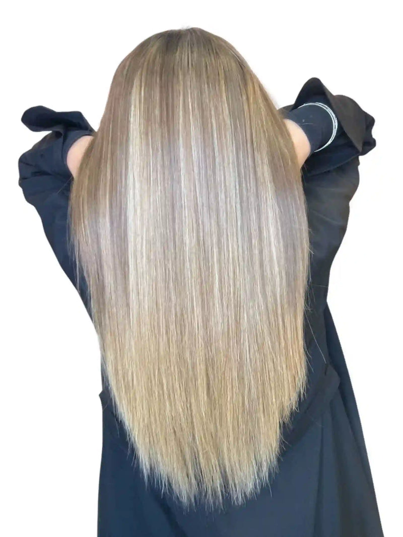 alt="Extensions Cheveux Lisses NahaHair – Châtain Très Clair Blond Cendré #4/60, texture naturelle premium"
