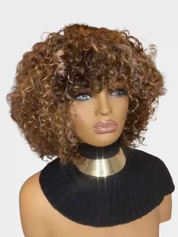 La teinte #4/24 offre un magnifique dégradé châtain clair vers blond miel, créant un effet lumineux et sophistiqué qui illumine votre visage.