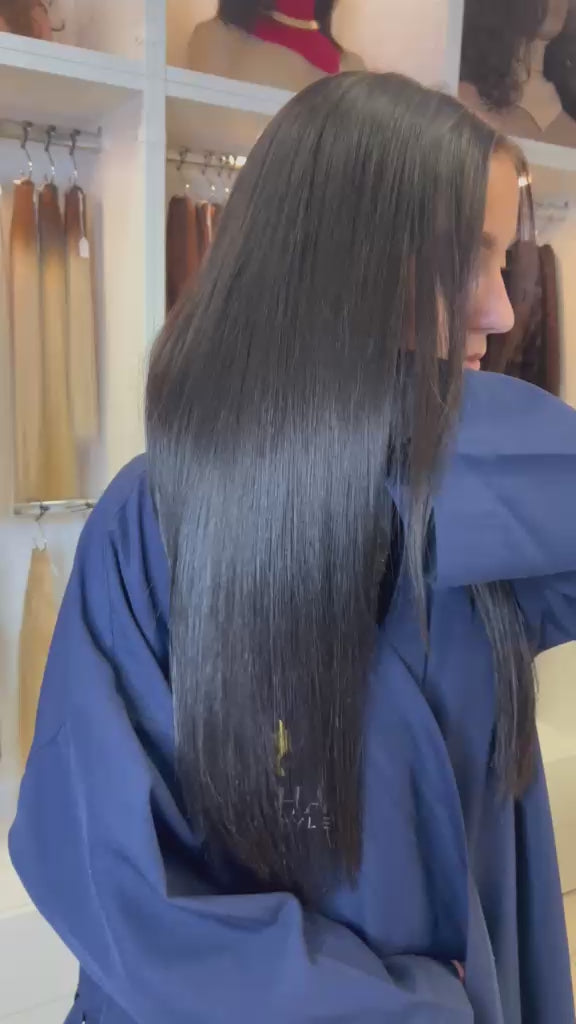 Charger la vidéo : Extensions Raw Hair Lisses Brun Foncé #1B - Luxe Naturel -Nahahair